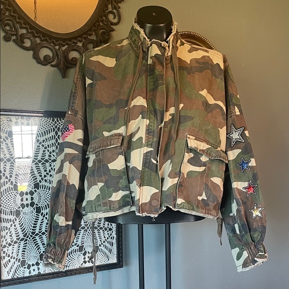 Forever 21 Jackets & Blazers - Forever 21 Women's Camouflage Utility Jacket with Star Patches - Green/Brown
